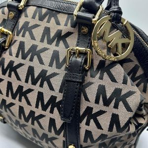 Authentic MK signature handbag , Gently Used shoulder strap included